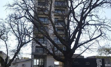 SEMIPISO ALTO, LUMINOSO Y AMPLIO, EXCELENTE RELACION PRECIO CALIDAD   TERRAZA COMUN CON ASADOR