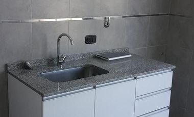 SEMIPISO ALTO, LUMINOSO Y AMPLIO, EXCELENTE RELACION PRECIO CALIDAD   TERRAZA COMUN CON ASADOR