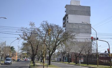 SEMIPISO ALTO, LUMINOSO Y AMPLIO, EXCELENTE RELACION PRECIO CALIDAD   TERRAZA COMUN CON ASADOR