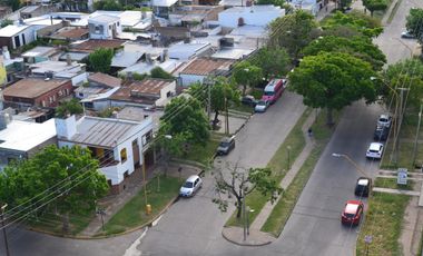 SEMIPISO ALTO, LUMINOSO Y AMPLIO, EXCELENTE RELACION PRECIO CALIDAD   TERRAZA COMUN CON ASADOR