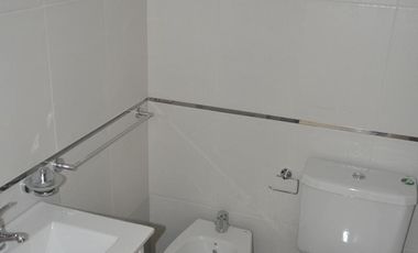 SEMIPISO ALTO, LUMINOSO Y AMPLIO, EXCELENTE RELACION PRECIO CALIDAD   TERRAZA COMUN CON ASADOR