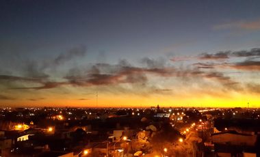 SEMIPISO ALTO, LUMINOSO Y AMPLIO, EXCELENTE RELACION PRECIO CALIDAD   TERRAZA COMUN CON ASADOR