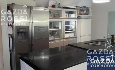 Imponente casa a la VENTA en Solar del bosque