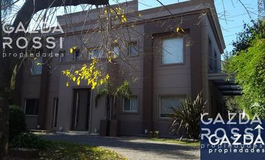 Imponente casa a la VENTA en Solar del bosque