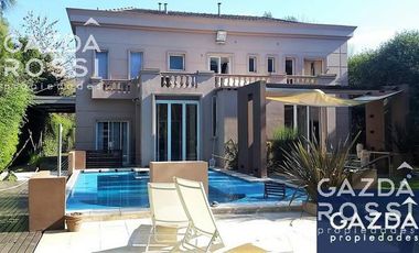 Imponente casa a la VENTA en Solar del bosque