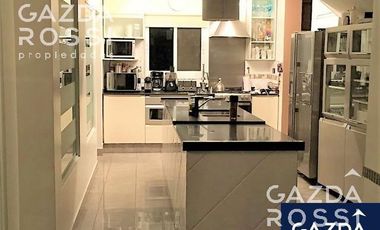Imponente casa a la VENTA en Solar del bosque