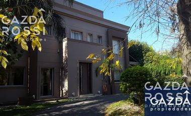 Imponente casa a la VENTA en Solar del bosque