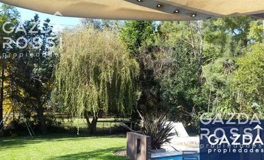 Imponente casa a la VENTA en Solar del bosque
