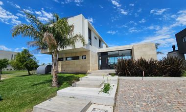 Casa en Círculo Hebreo