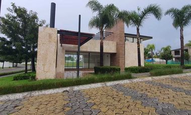 En venta 2 lotes en Lomas de Angelópolis, San Andrés Cholula, Puebla.