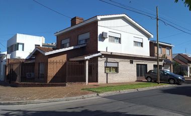 VENTA DE CHALET 4 AMBIENTES