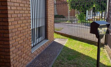 VENTA DE CHALET 4 AMBIENTES