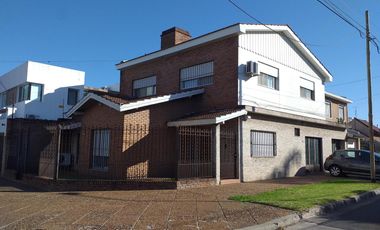 VENTA DE CHALET 4 AMBIENTES