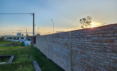 Terreno en Alvear con Construcción