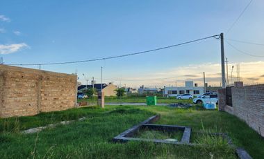 Terreno en Alvear con Construcción