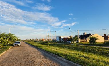 Terreno en Alvear con Construcción