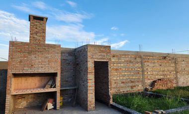 Terreno en Alvear con Construcción