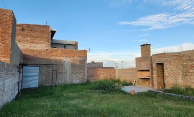 Terreno en Alvear con Construcción