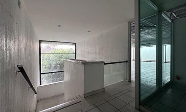 Piso de oficinas/local comercial en Las Aguilas, a unos pasos de TV Azteca
