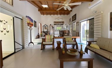 Venta de cabaña en frente de la playa, en Don Jaca, Santa Marta