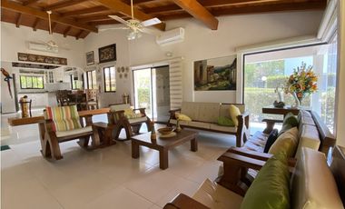 Venta de cabaña en frente de la playa, en Don Jaca, Santa Marta