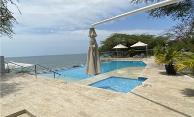 Venta de cabaña en frente de la playa, en Don Jaca, Santa Marta