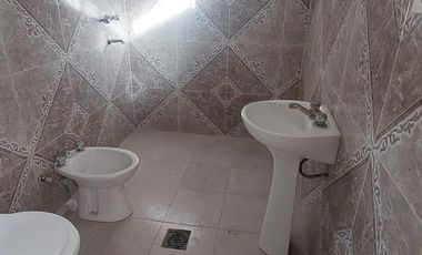 vendo gran terreno con departamento y cocheras