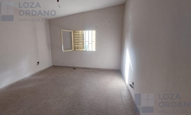 vendo gran terreno con departamento y cocheras