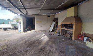 vendo gran terreno con departamento y cocheras