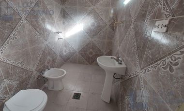 vendo gran terreno con departamento y cocheras