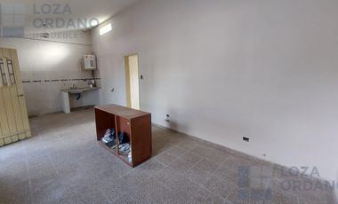 vendo gran terreno con departamento y cocheras