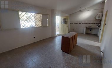 vendo gran terreno con departamento y cocheras