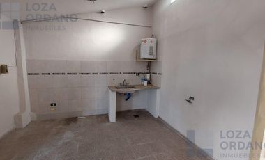 vendo gran terreno con departamento y cocheras