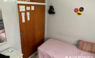 Casa de tres ambientes en venta- Moron Sur