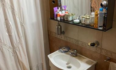 Casa de tres ambientes en venta- Moron Sur
