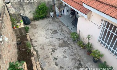 Casa de tres ambientes en venta- Moron Sur