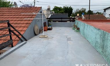 Casa de tres ambientes en venta- Moron Sur