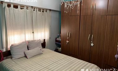 Casa de tres ambientes en venta- Moron Sur