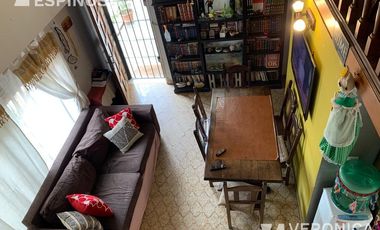 Casa de tres ambientes en venta- Moron Sur