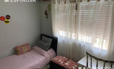 Casa de tres ambientes en venta- Moron Sur