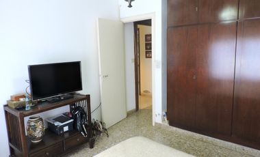 Casa en PB y departamento de categoría en PA. Zona nueva ciudad judicial penal.