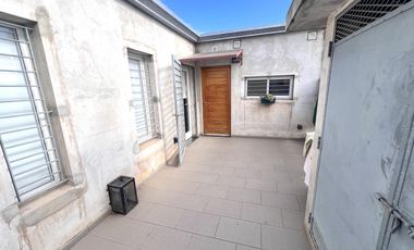 Casa en PB y departamento de categoría en PA. Zona nueva ciudad judicial penal.