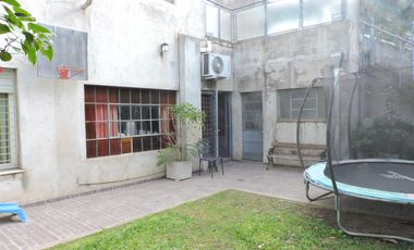 Casa en PB y departamento de categoría en PA. Zona nueva ciudad judicial penal.