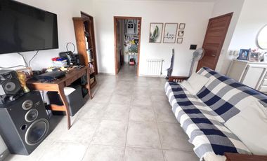 Casa en PB y departamento de categoría en PA. Zona nueva ciudad judicial penal.