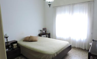 Casa en PB y departamento de categoría en PA. Zona nueva ciudad judicial penal.