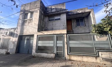 Casa en PB y departamento de categoría en PA. Zona nueva ciudad judicial penal.