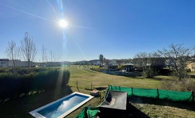 Casa en Venta en Santa Elena Pilar del Este - Fondo al verde