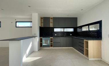 Casa en Venta en Santa Elena Pilar del Este - Fondo al verde