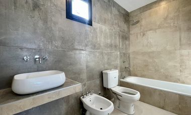 Casa en Venta en Santa Elena Pilar del Este - Fondo al verde