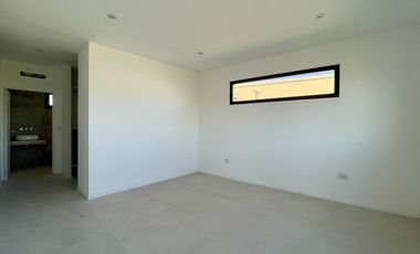 Casa en Venta en Santa Elena Pilar del Este - Fondo al verde